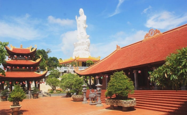 South Phu Quoc Island Day Tour (Pearl Farm, Temple, Prison Museum, Bai Sao Beach)