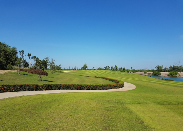 방콕 로얄 방파인 골프 클럽 - 18홀 그린피 + 카트피 + 캐디피