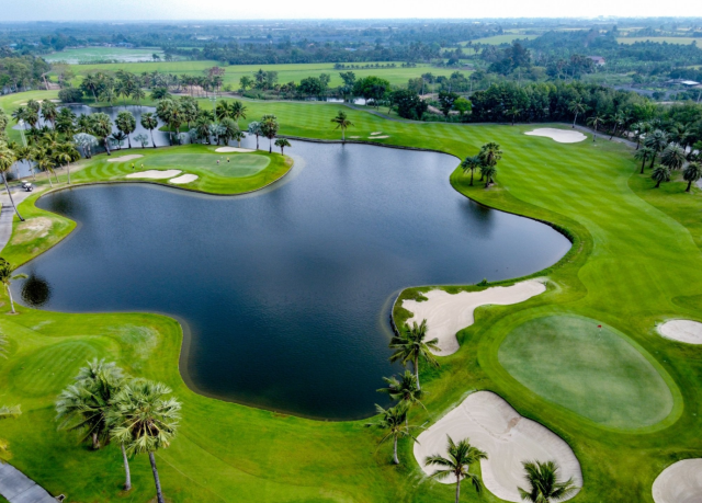 방콕 수완 골프 컨트리 클럽 - 18홀 그린피 + 카트피 + 캐디피