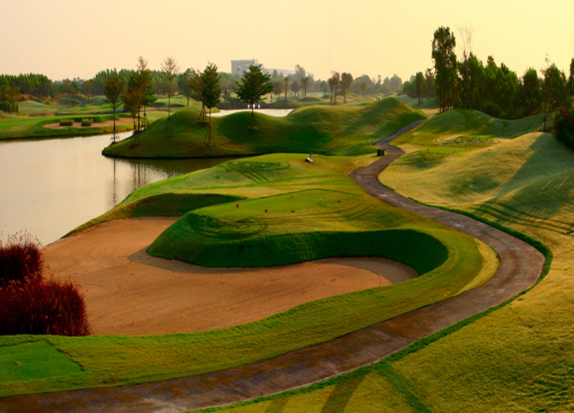 방콕 카스카타 골프 클럽 - 18홀 그린피 + 카트피 + 캐디피