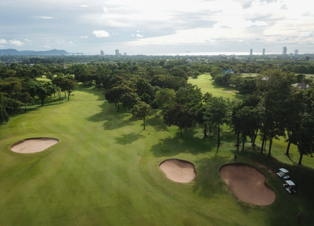 파타야 피닉스 골드 골프 앤 컨트리 클럽 - 18홀 그린피 + 카트피 + 캐디피