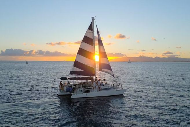 Waikiki Snorkeling & Sunset Yacht Tour in Hawaii