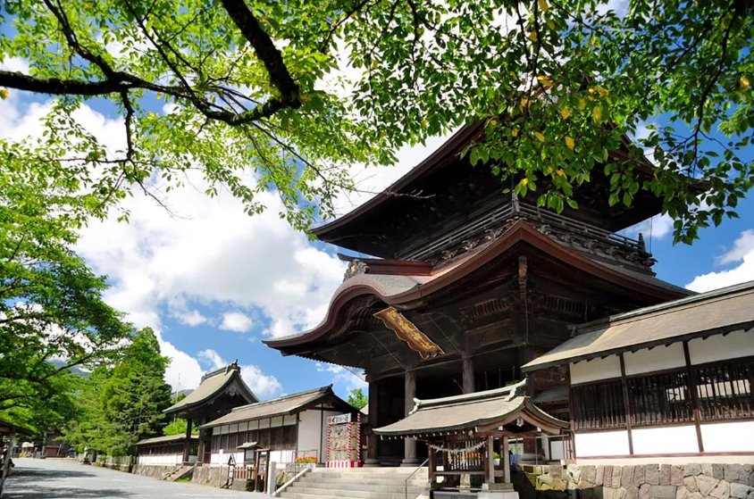 Kumamoto Castle & Mount Aso Private Day Tour
