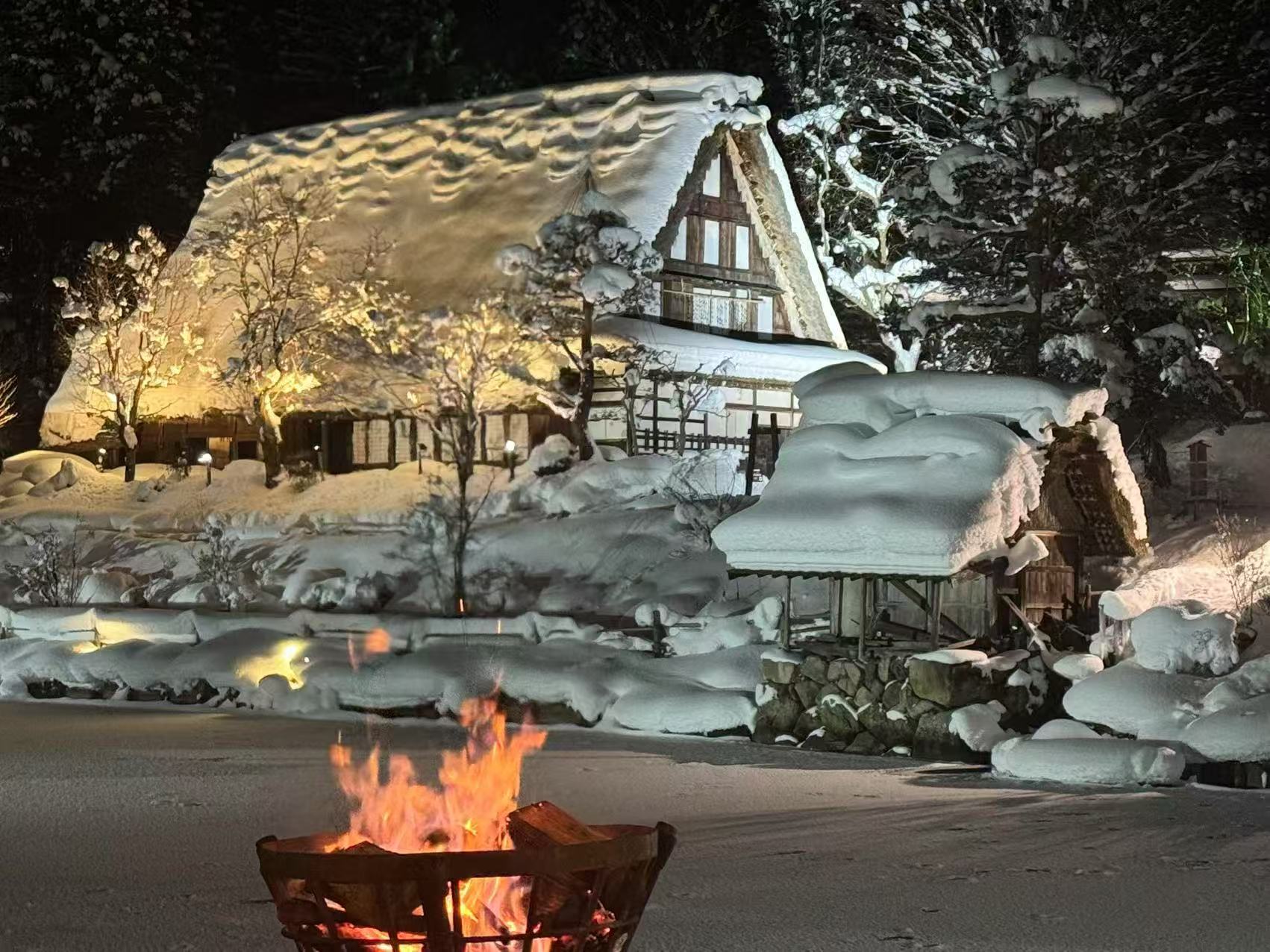 나고야역 출발: 다카야마 히다노사토 합장촌 라이트업 & 보카노사토 눈놀이 일일 투어