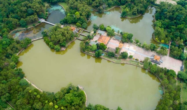 Hue Private Limousine Tour