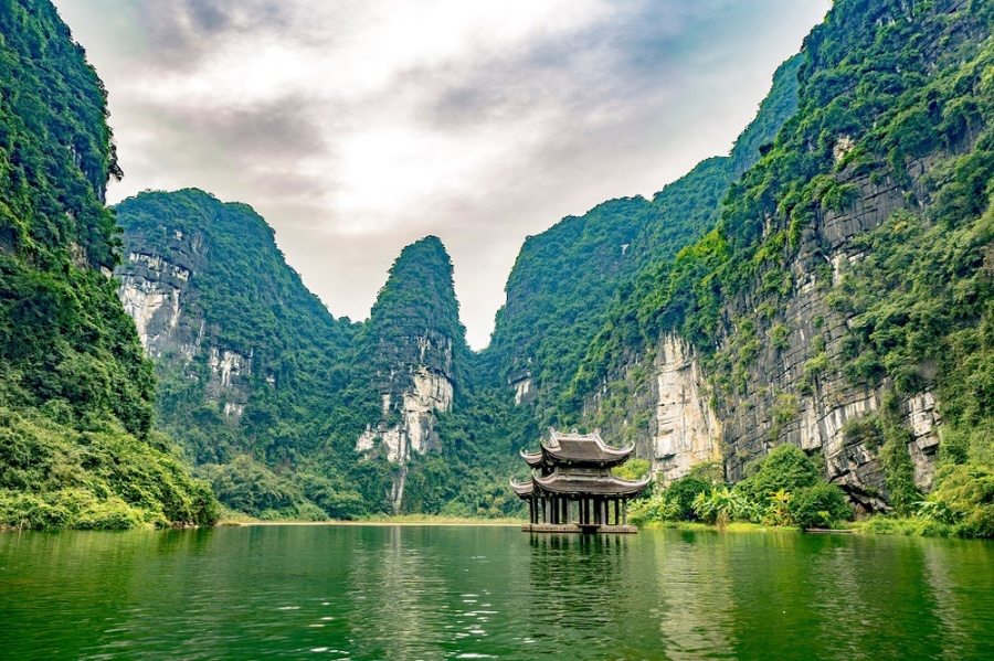 Hanoi Private Tour: Ninh Binh, Bai Dinh, Trang An, Hang Mua