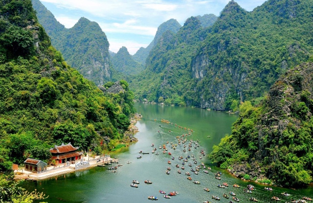 Hanoi Private Tour: Ninh Binh, Bai Dinh, Trang An, Hang Mua