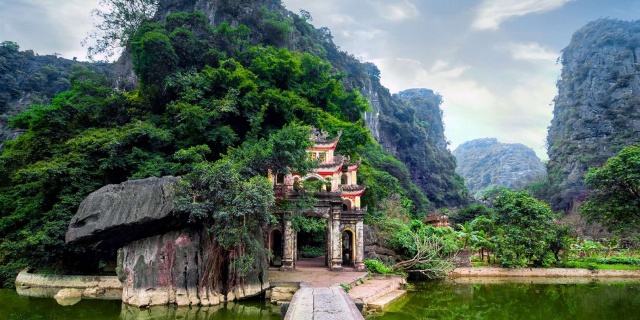 Hanoi Private Tour: Ninh Binh, Bai Dinh, Trang An, Hang Mua