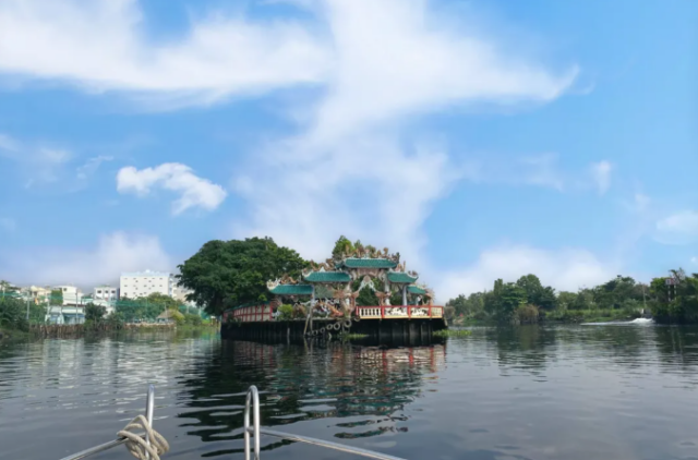 Ho Chi Minh Dragon Floating Temple & Binh Quoi Village Luxury Speedboat Tour