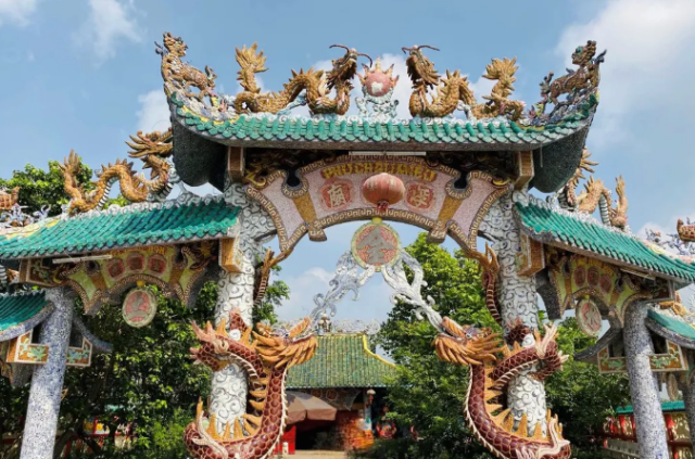 Ho Chi Minh Dragon Floating Temple & Binh Quoi Village Luxury Speedboat Tour