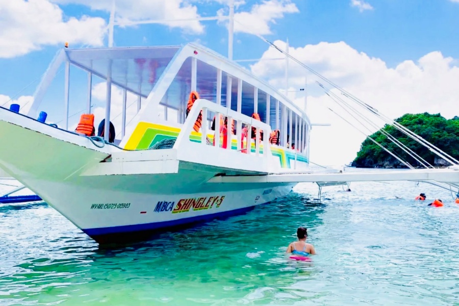 Boracay Island Hopping Tour (Including Swedish Massage)