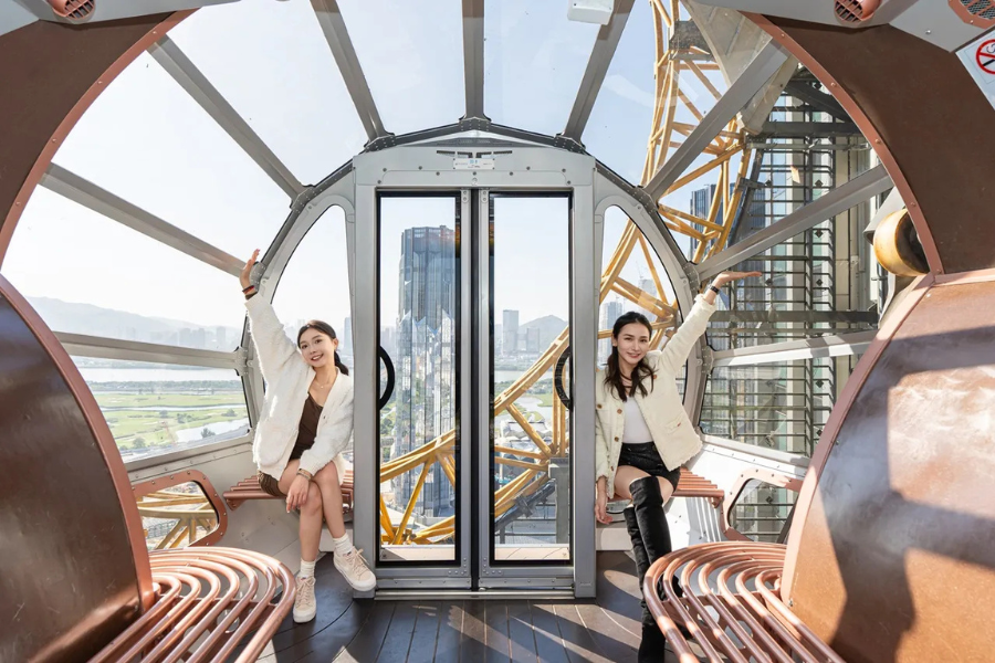 Macau: Studio City Golden Reel Ferris Wheel Ticket