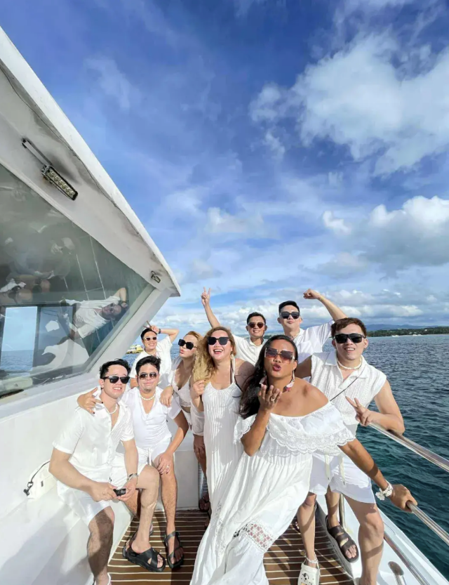 보라카이 파티 요트 선셋 크루즈 스노클링 투어 (무제한 칵테일 & 선상 DJ)