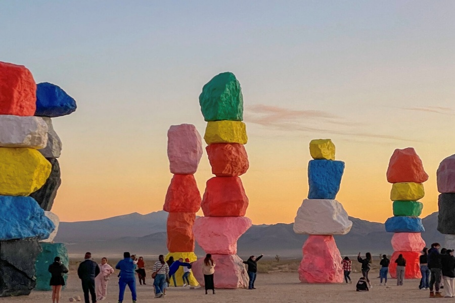 [큐트래블] [당일투어] 라스베가스 웰컴사인 + 세븐매직마운틴 +프리미엄 아울렛 투어 (4인 이상 / 매일 출발)