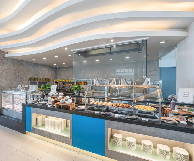 보라카이 헤난 리젠시 씨 브리즈 카페 뷔페