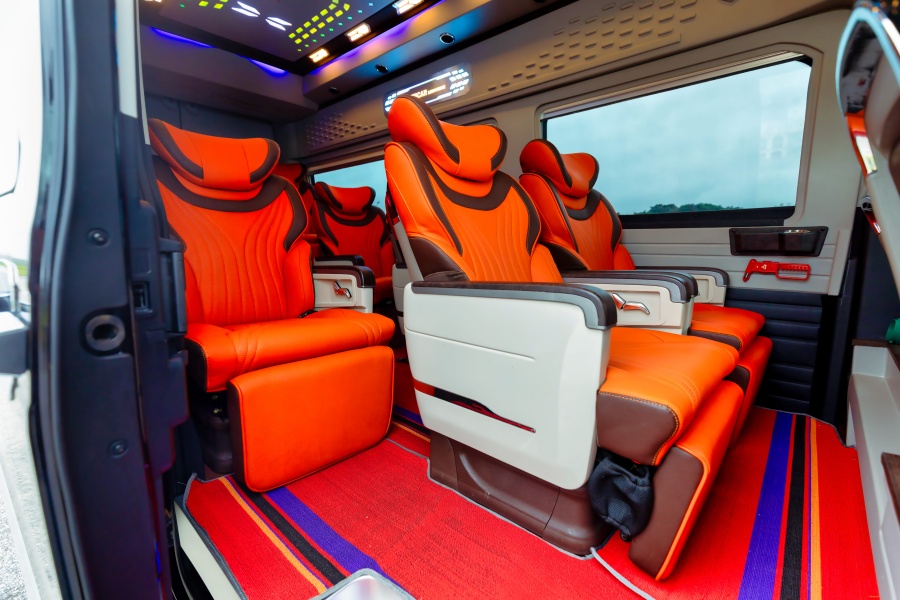 [피크타임] 나트랑 럭셔리 VIP 10인승 프라이빗 리무진 렌트카