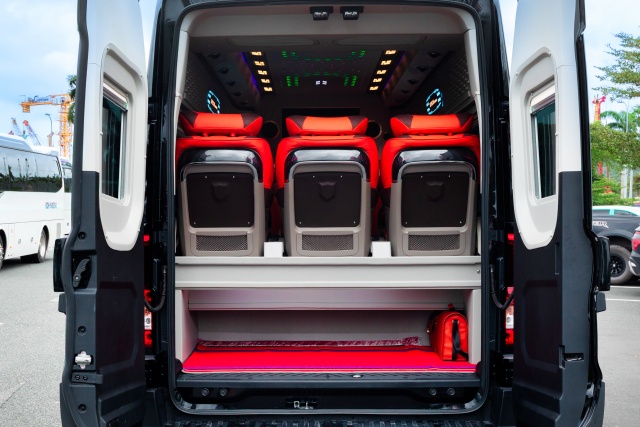 [피크타임] 나트랑 럭셔리 VIP 10인승 프라이빗 리무진 렌트카