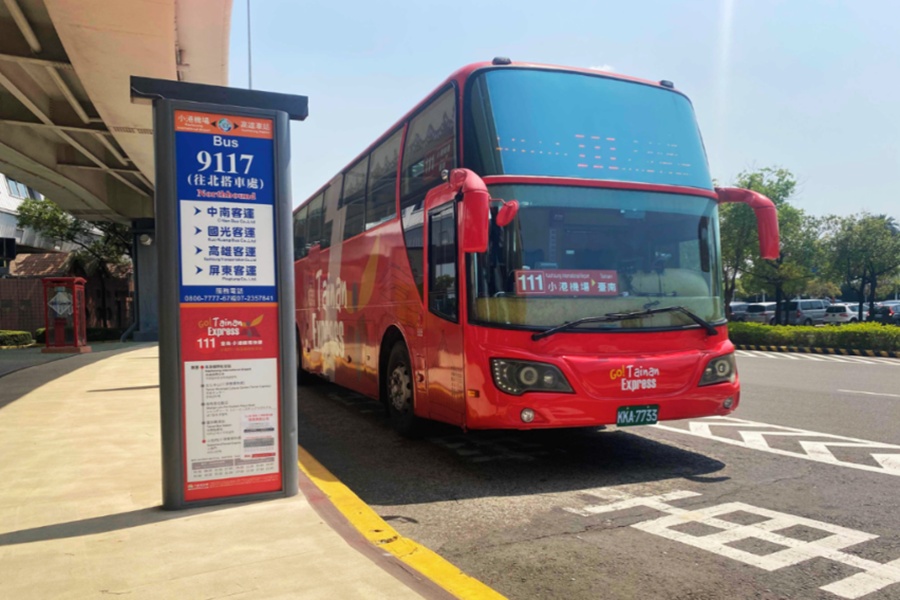 台南市から高雄国際空港までの片道バスチケット