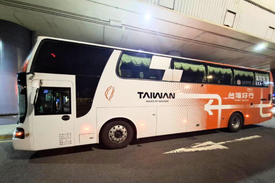 台南市から高雄国際空港までの片道バスチケット