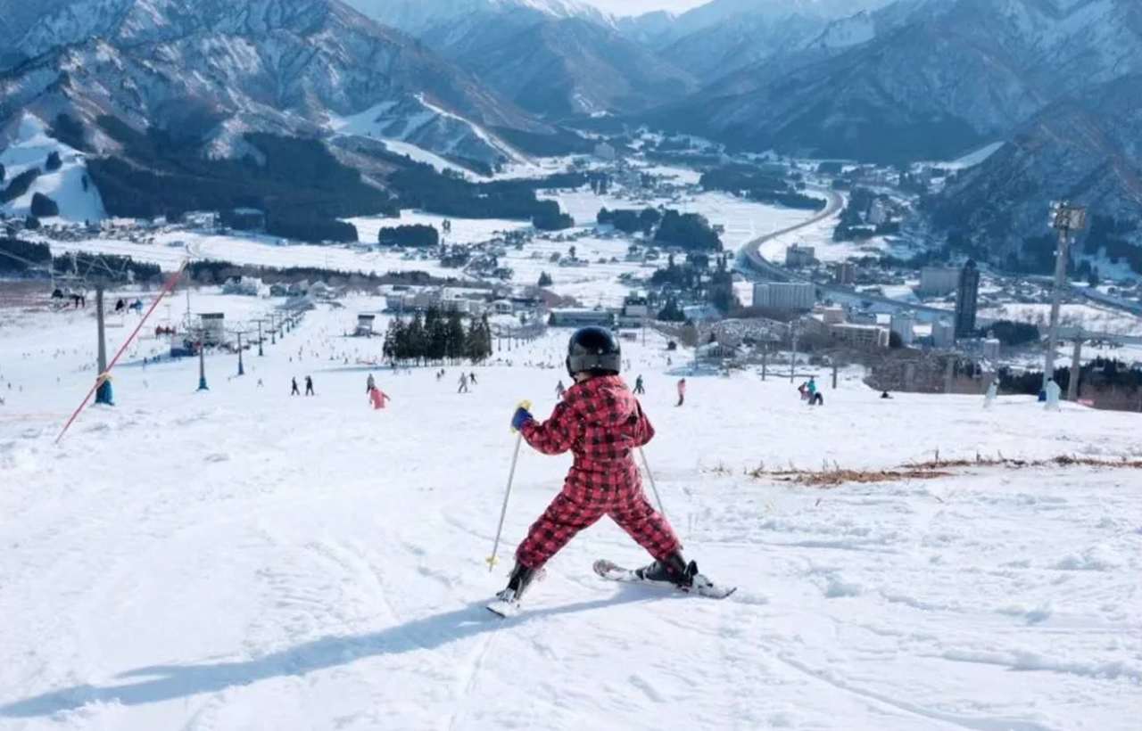 東京発：岩原スキー場 雪あそび＆スキー日帰りツアー