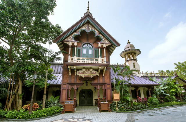 Hong Kong Disneyland Explorer's Semi-Buffet Dinner + Momentous Show Designated Viewing Area