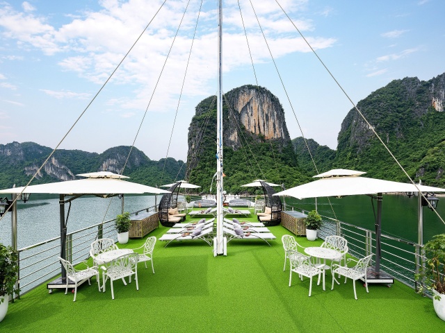 Halong Bay 5-Star Luxury Cruise Tour
