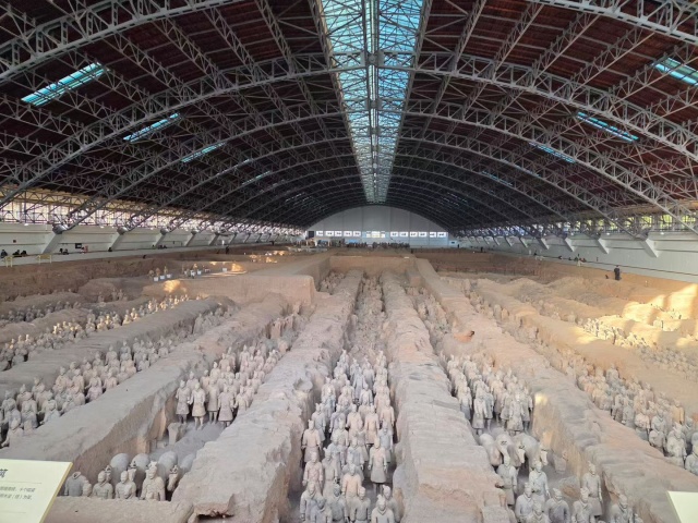 Xi'an Terracotta Army and Huaqing Pond Silk Road Show VVIP Seat Day Tour