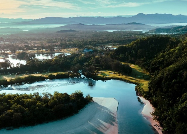 コタキナバル・シャングリラ・ダリットベイゴルフコース – 18ホール・グリーンフィー（カート付き）