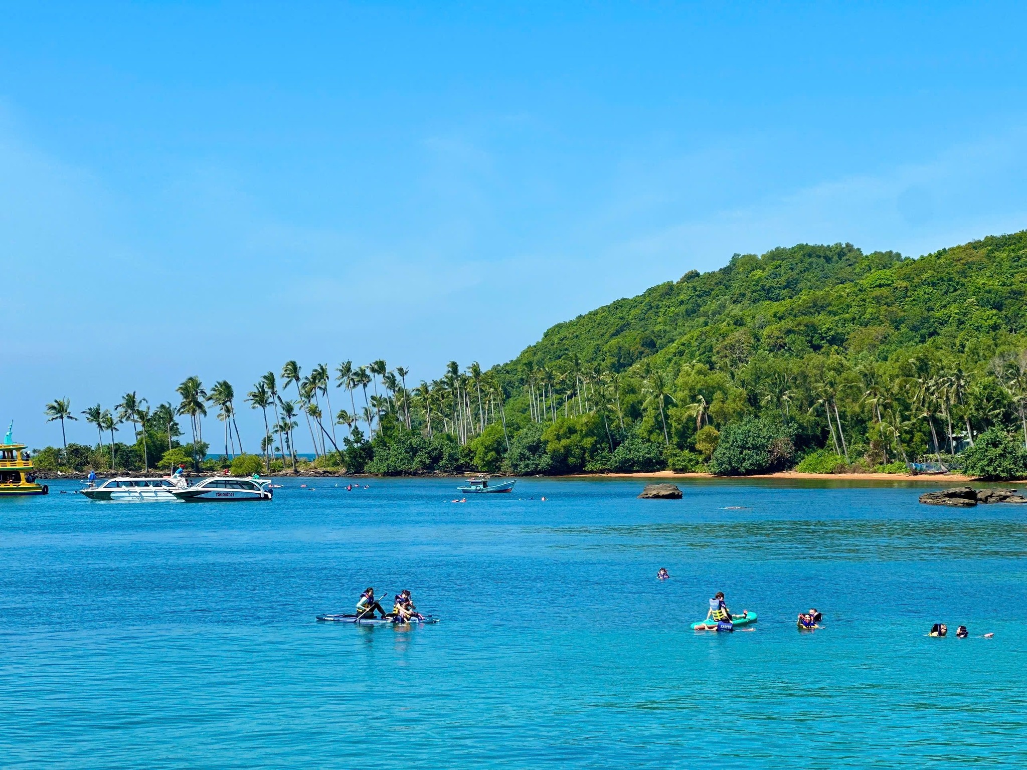 푸꾸옥 3개 섬 호핑 투어 (혼톰 케이블카, 워터파크, 키스 브릿지 포함)