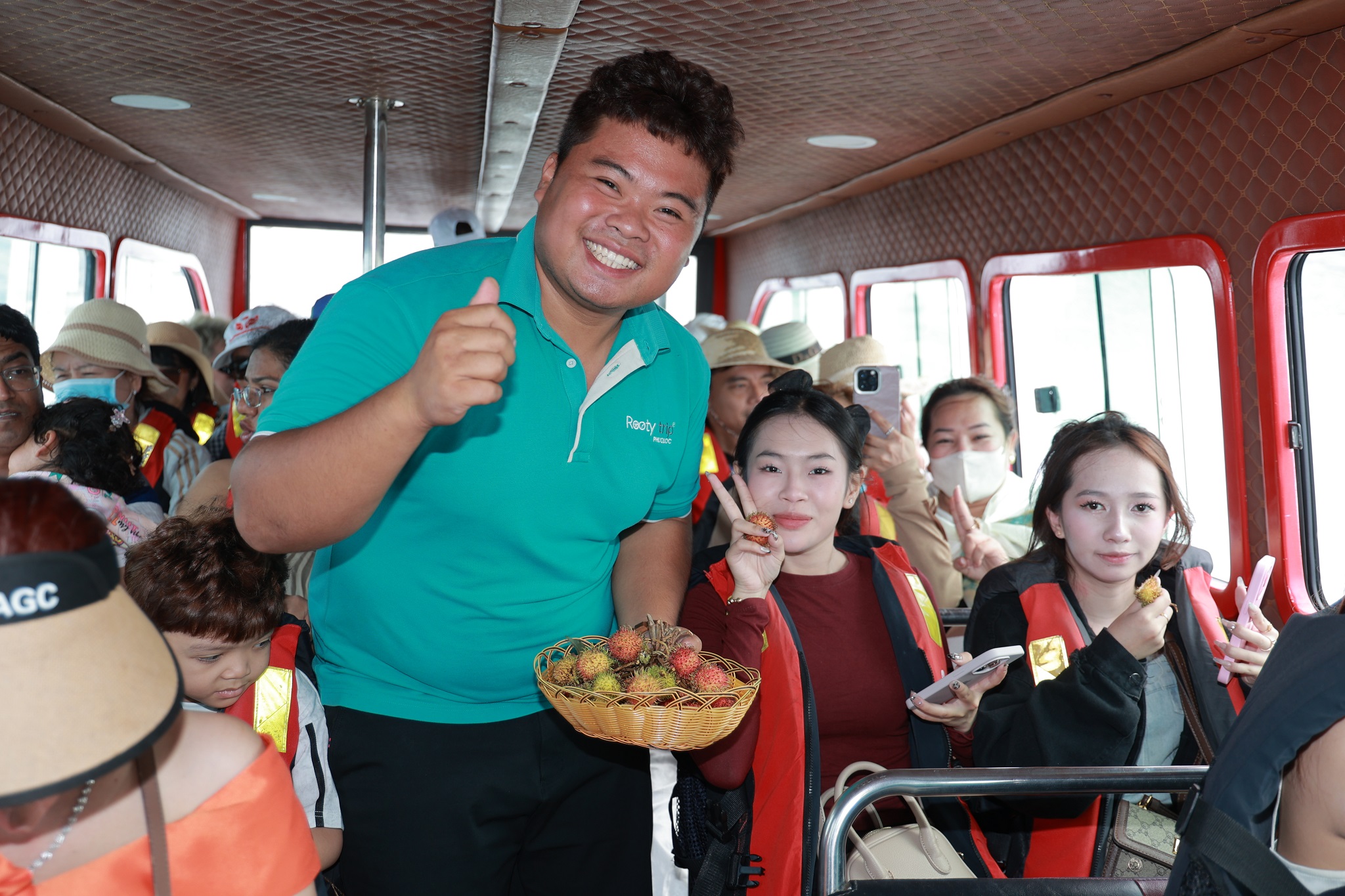 푸꾸옥 3섬 호핑 & 스노클링 투어 (혼톰 케이블카, 워터파크, 키스 브릿지 포함)