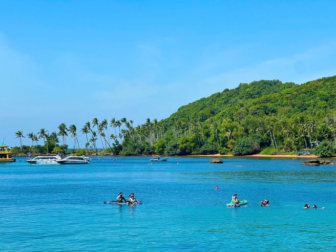 Phu Quoc 3 Islands Hopping & Snorkeling Tour with Hon Thom Cable Car, Aquatopia Water Park & Kiss Bridge (Exclusive Deal)