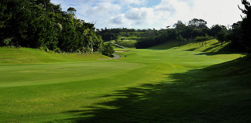 오키나와 디아타테라스 골프 리조트 18홀 라운딩 (왕복 픽업 선택가능)