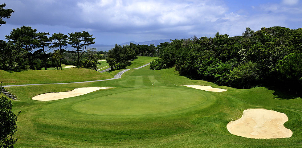 오키나와 디아타테라스 골프 리조트 18홀 라운딩 (왕복 픽업 선택가능)