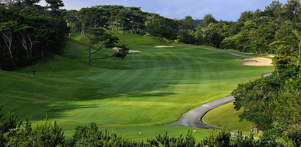 오키나와 디아타테라스 골프 리조트 18홀 라운딩 (왕복 픽업 선택가능)