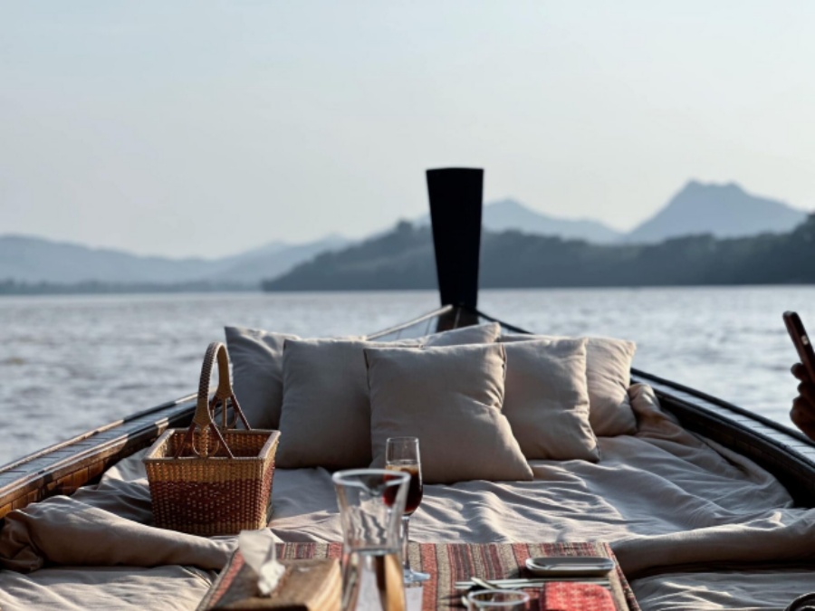 루앙프라방 리버선 선셋 디너 크루즈 (3코스 디너 포함)