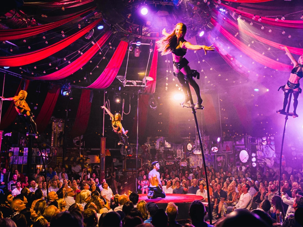 52 ラスベガス・シーザーズパレスのシュピーゲルテントでアブサンを