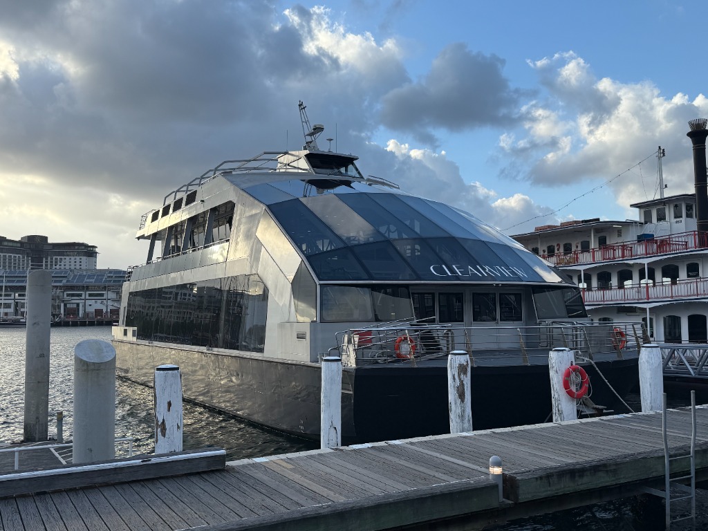 시드니 클리어 뷰 디너 크루즈 - 4코스 디너&와인 페어링 크루즈