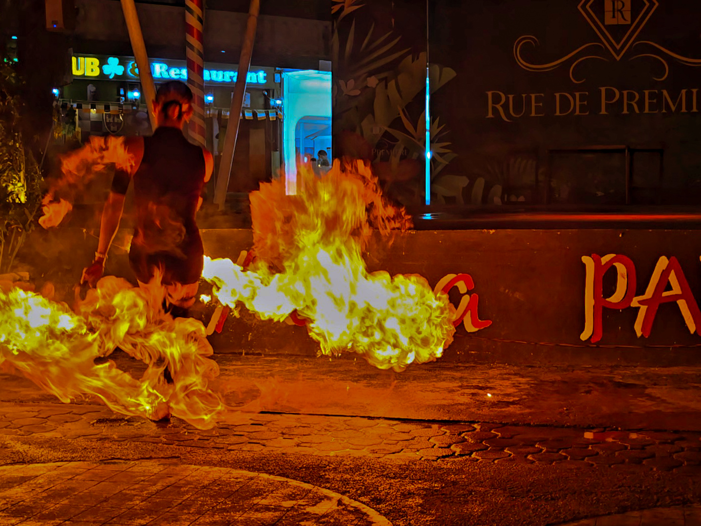 [몽키호핑] 보홀 알로나비치 광장 불쇼 좌석 티켓 (음료 포함)