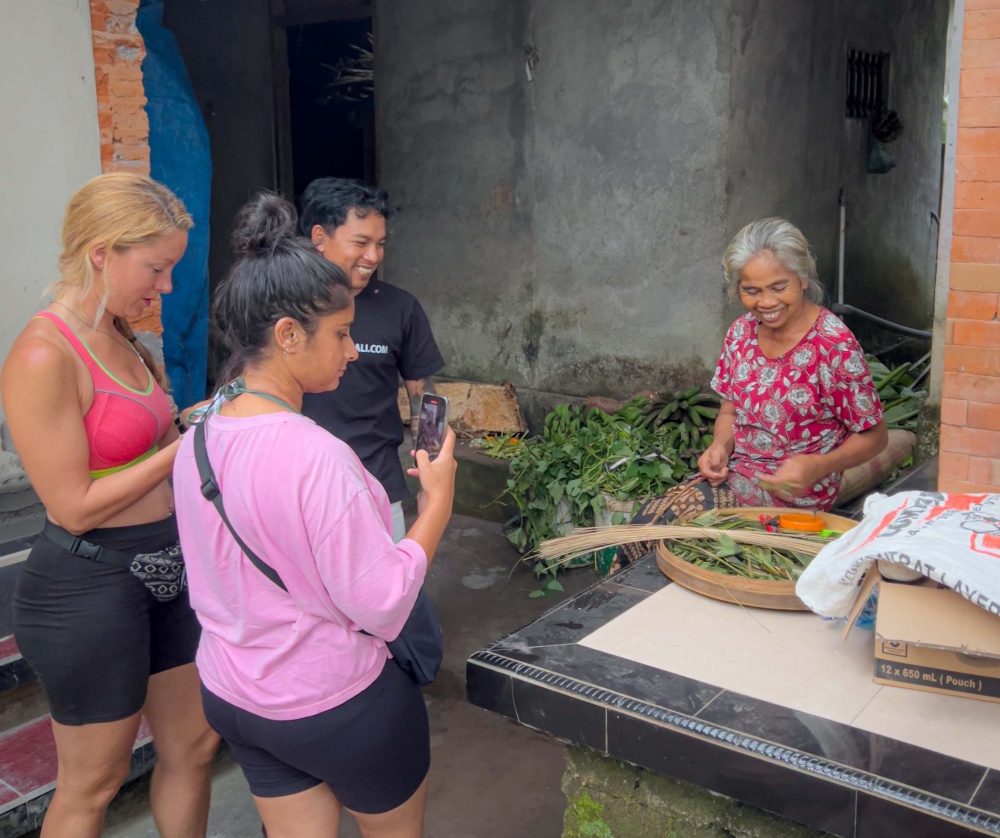 Ubud Firefly and Taro Village Tour with Dinner