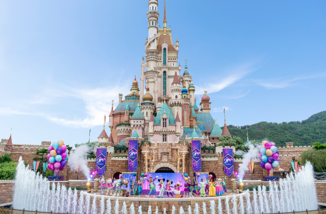 香港ディズニーランド® プレミア・アクセス・パス： 「モーメンタス」ショー、8つのアトラクション＆2つのデイタイムショー