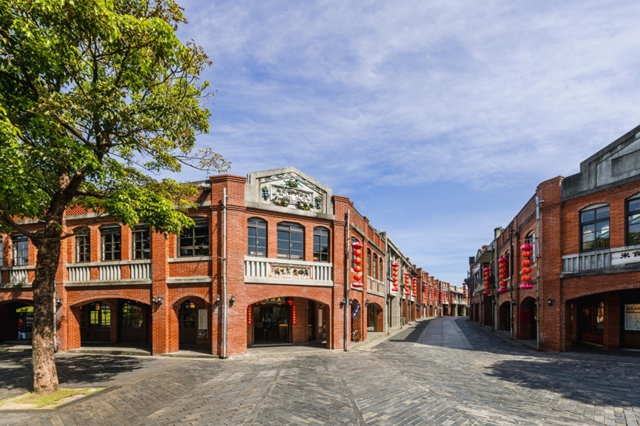 台北発：台湾 宜蘭（イーラン）国立伝統芸術センター＋カバランウイスキー蒸留所＋礁渓温泉公園 バスツアー