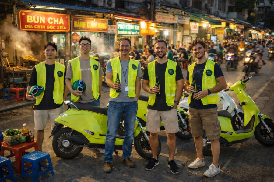 하노이 전기 스쿠터 타고 즐기는 푸드 투어