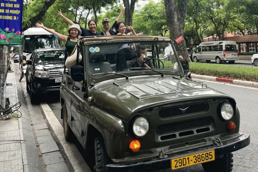 하노이 지프 타고 즐기는 푸드 투어