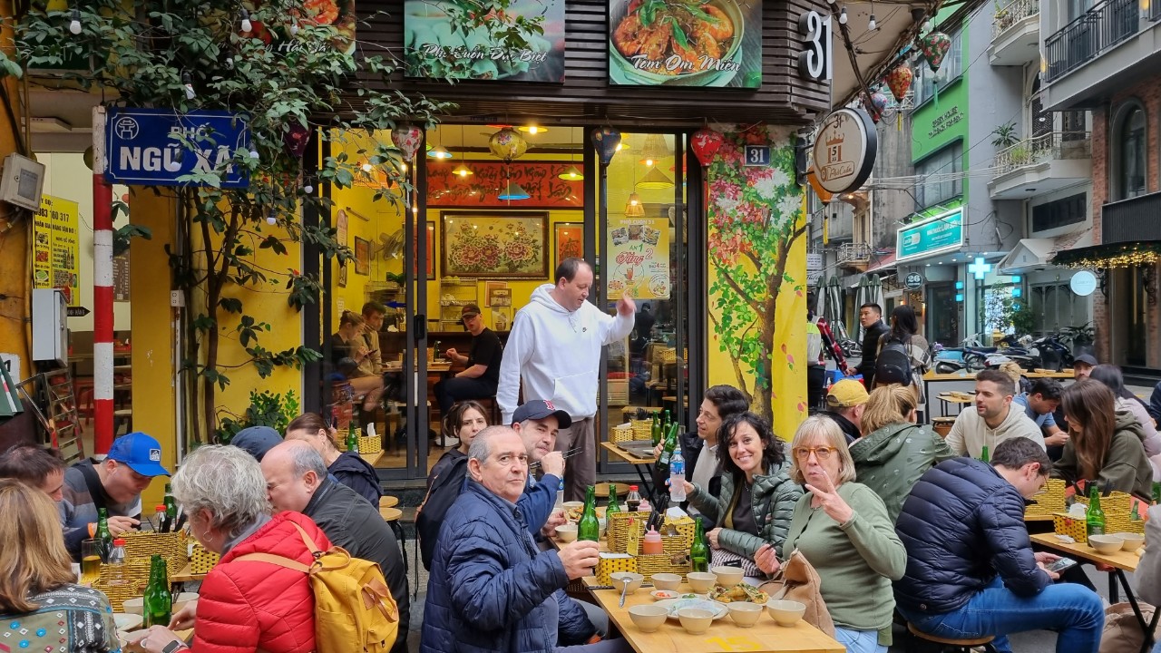 하노이 지프 타고 즐기는 푸드 투어
