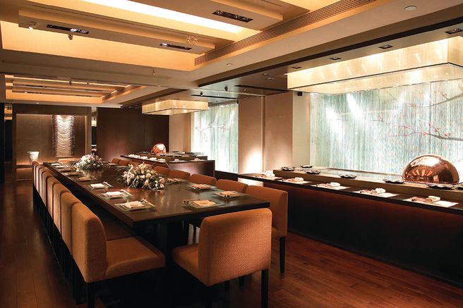 The Royal Garden Hotel Shikigiku Restaurant in Hong Kong - Forbes Travel Guide