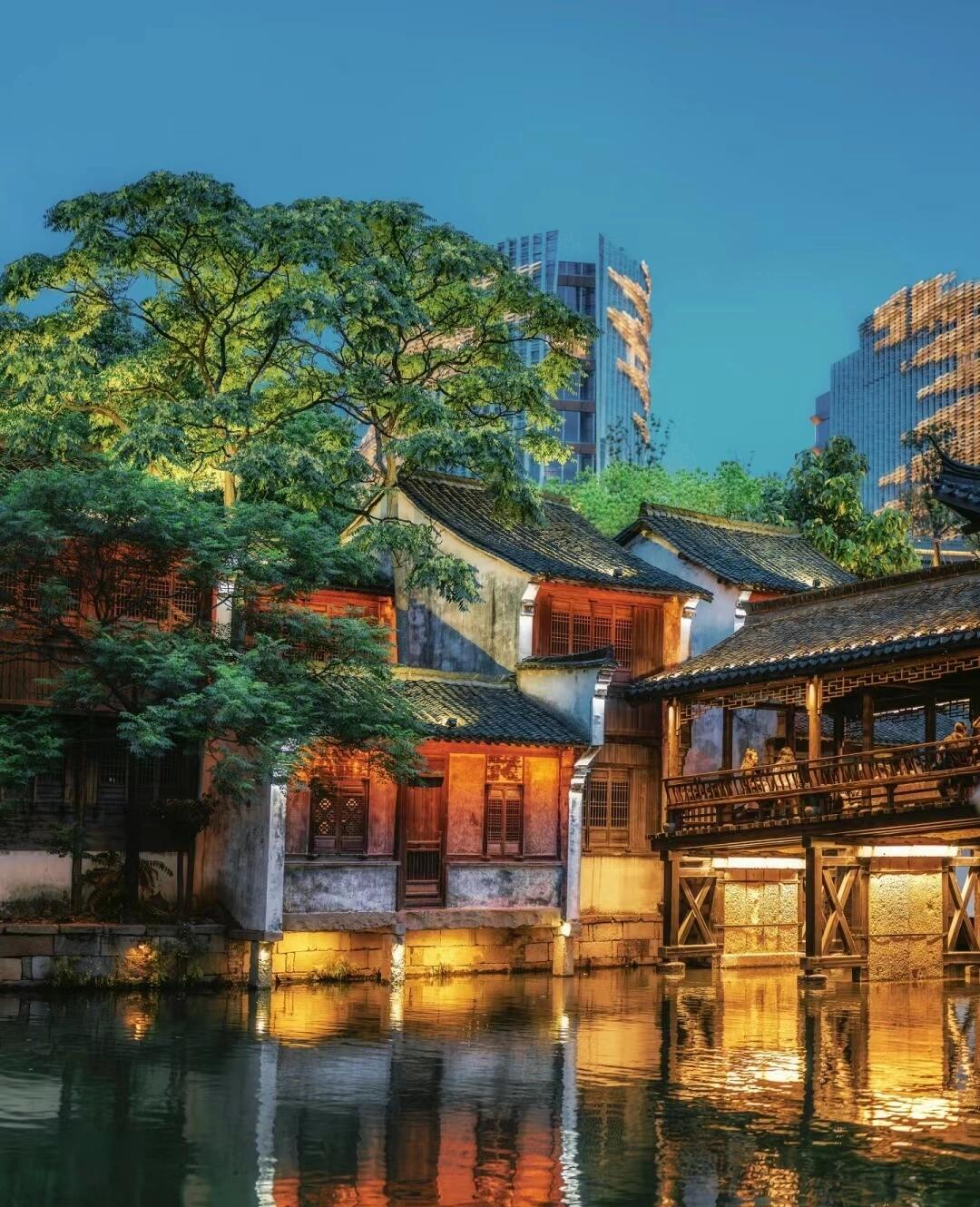 상하이 우전 수향마을 야경투어 (VIP 리무진 / 한국어 가이드)