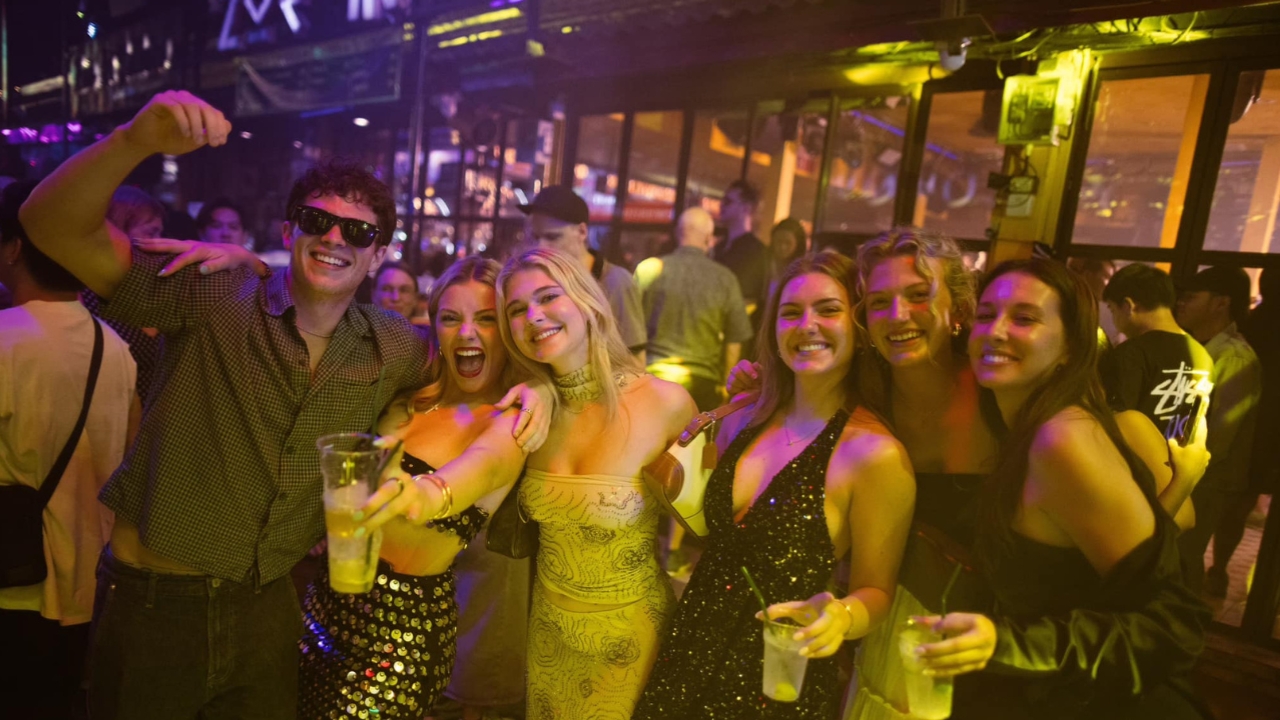 치앙마이 펍 크롤 투어 (맥주 뷔페 & VIP 입장)