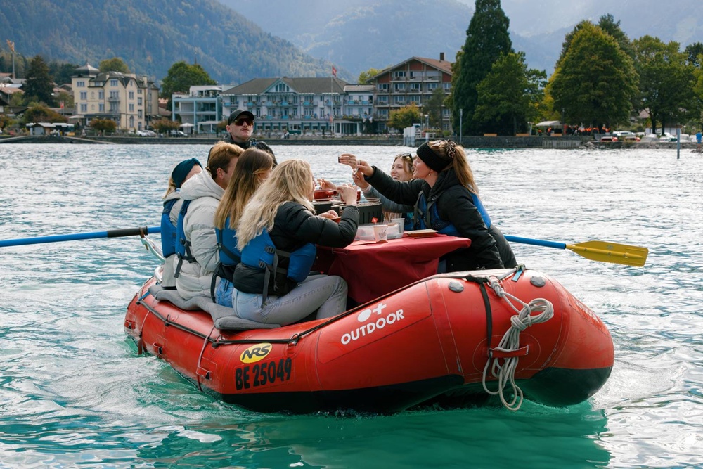 스위스 인터라켄 초콜릿 퐁듀 플로트 보트
