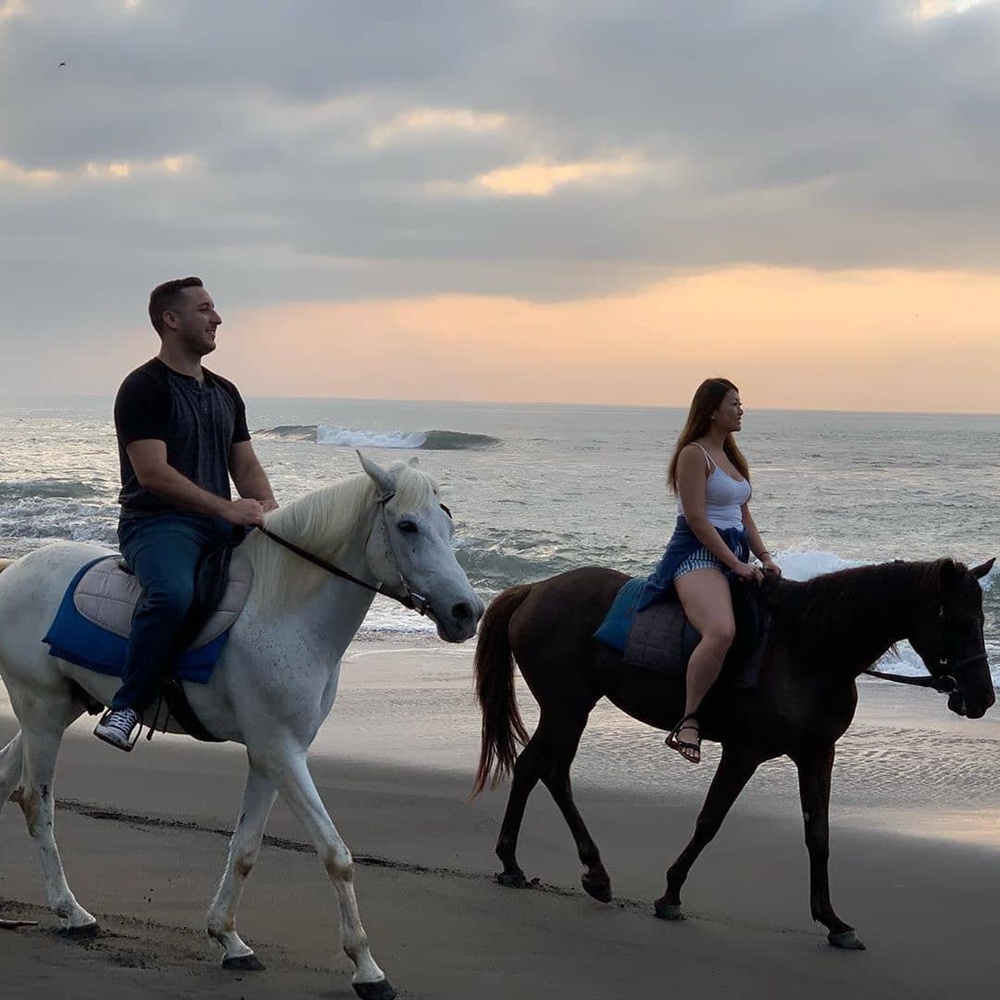 발리 사바 비치 승마 체험 & 선택 투어 (폭포 / 아융 래프팅 / 계단식 논 & 발리 스윙)