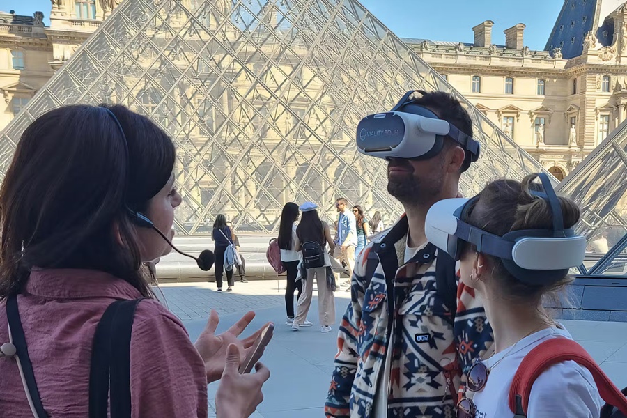 Louvre Museum VR Guided Tour in Paris